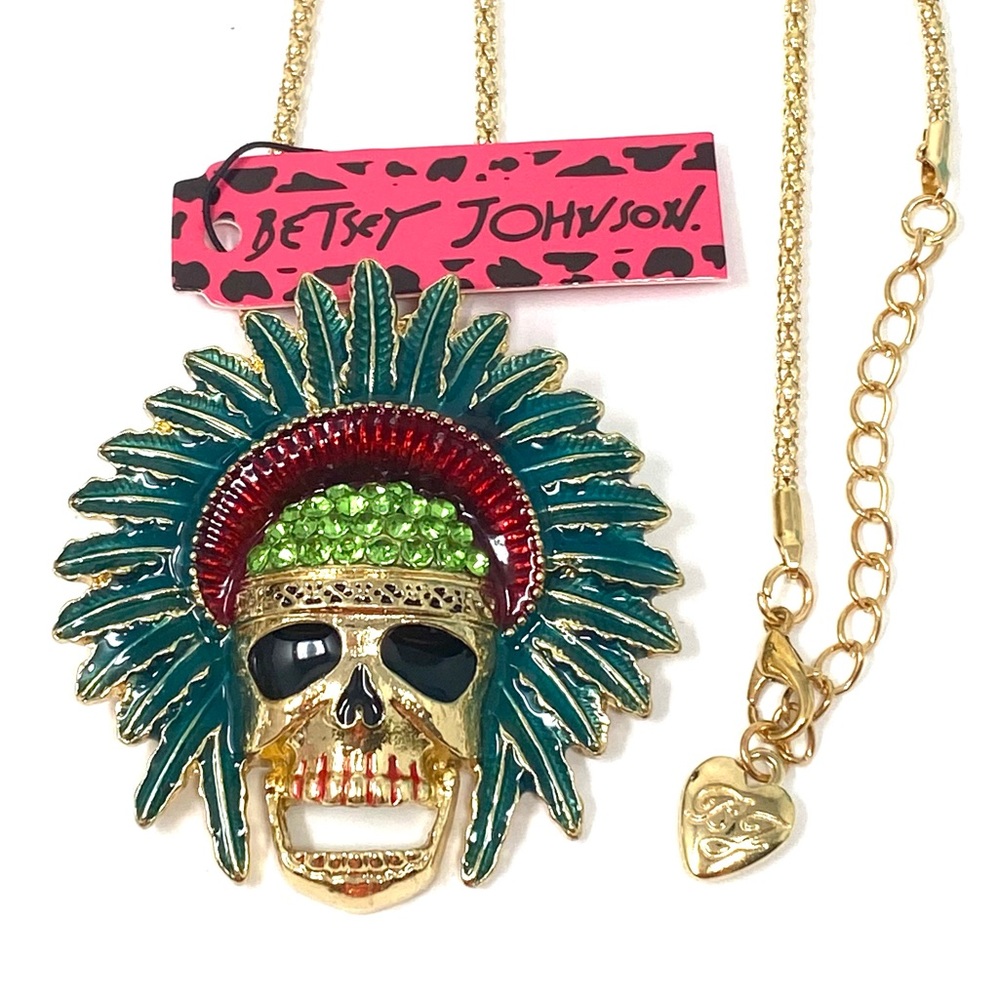 - Betsey Johnson Apache Skull Pendant Necklace. - Picture 8 of 9